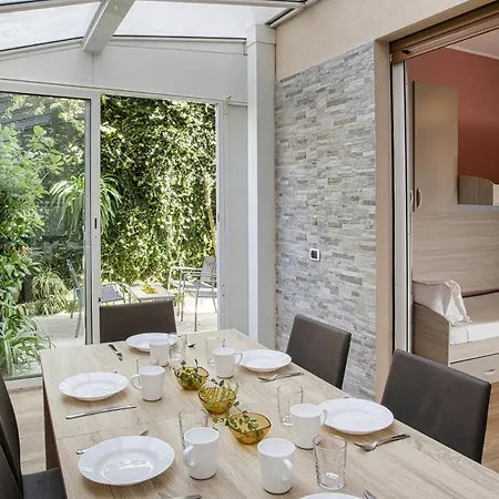 Apartment Modern With Patio In By Wonderful Italy *