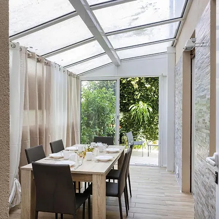 Modern With Patio In By Wonderful Italy Apartmán